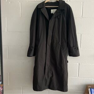 London fog Vintage men’s trenchcoat with a belt long sleeve